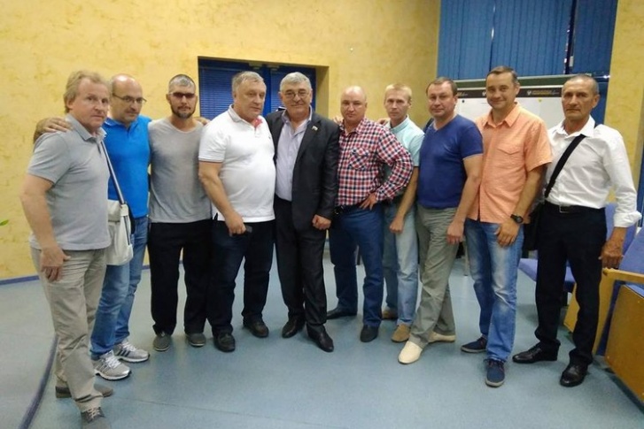 Региональную Федерацию карате возглавил Владимир Филичкин (на фото четвёртый слева) Региональную Федерацию карате возглавил Владимир Филичкин (на фото четвёртый слева)