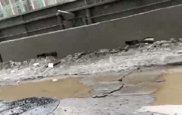 Убитую дорогу через волжскую ГЭС забросали «мокрым» асфальтом