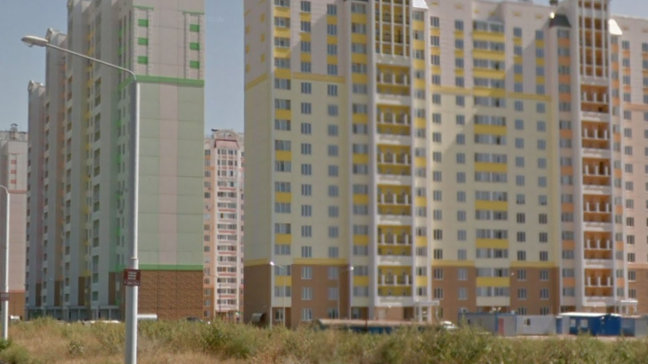 Жильцы многоэтажного дома на улице Жданова уже десять дней сидят без горячей воды