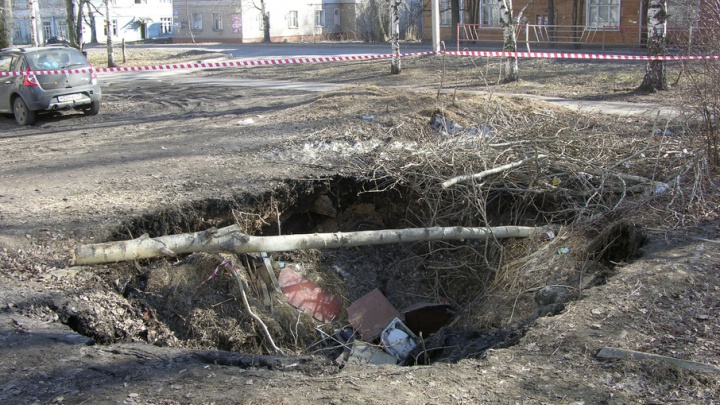 В Архангельске Комсомольская улица проваливается под землю