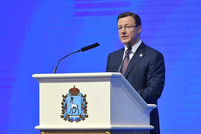 Азаров нацелился на исправление ошибок прежнего руководства Азаров нацелился на исправление ошибок прежнего руководства