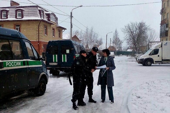 Семью пришлось переселять приставам Семью пришлось переселять приставам