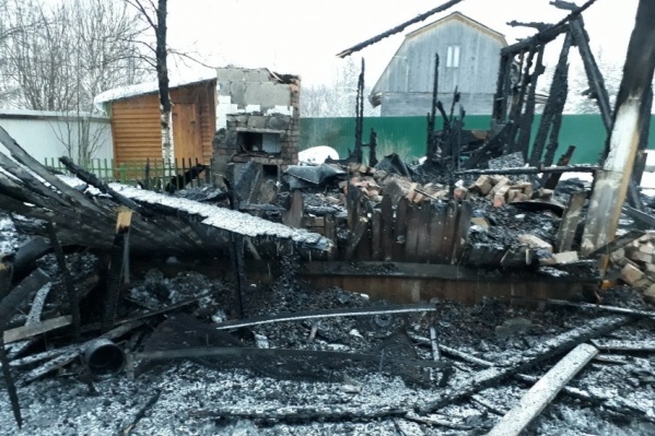 Щитовой дом выгорел полностью Щитовой дом выгорел полностью