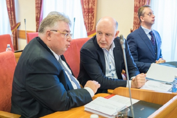 Доходы Павла Дыбина (справа) в 12 раз меньше Якова Якушева Доходы Павла Дыбина (справа) в 12 раз меньше Якова Якушева