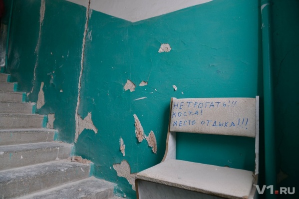 В доме на Хользунова. 27 упало еще два маячка В доме на Хользунова. 27 упало еще два маячка