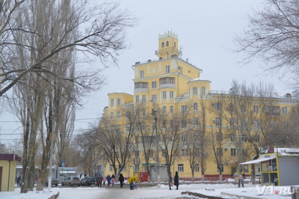 Управляющая компания не следит за одним из самых красивых домов Волгограда Управляющая компания не следит за одним из самых красивых домов Волгограда