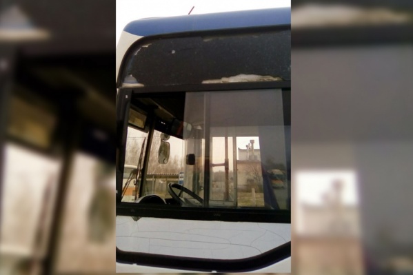 Одну из пассажирок засыпало битым стеклом Одну из пассажирок засыпало битым стеклом