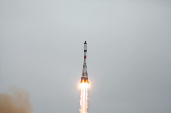 Упавшие боковые блоки ракеты стали причиной степного пожара Упавшие боковые блоки ракеты стали причиной степного пожара