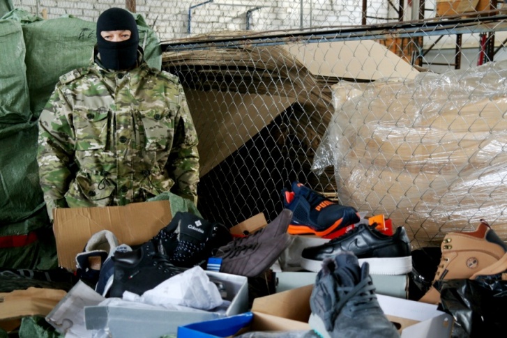 В машине находилось пять тысяч контрафактных товаров В машине находилось пять тысяч контрафактных товаров