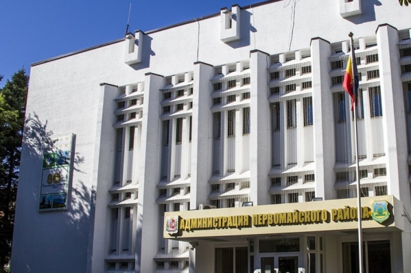 Подрядчику предстоит обрезать деревья и выкорчевать пни Подрядчику предстоит обрезать деревья и выкорчевать пни