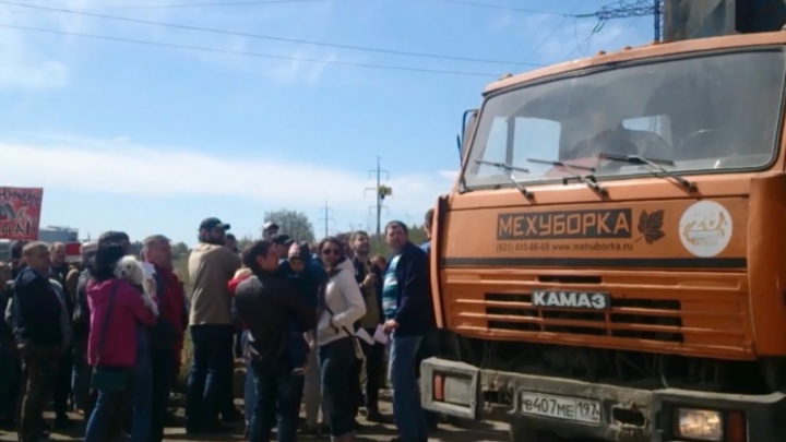 Зайчики против московских отходов: возле полигона «Скоково» провели антимусорную акцию