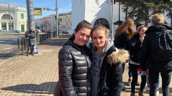 Французская школьница в Ярославле впервые попробовала сметану