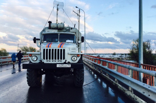 Дорогу не откроют, пока уровень воды в реке Ишим не станет меньше хотя бы на 10 сантиметров Дорогу не откроют, пока уровень воды в реке Ишим не станет меньше хотя бы на 10 сантиметров