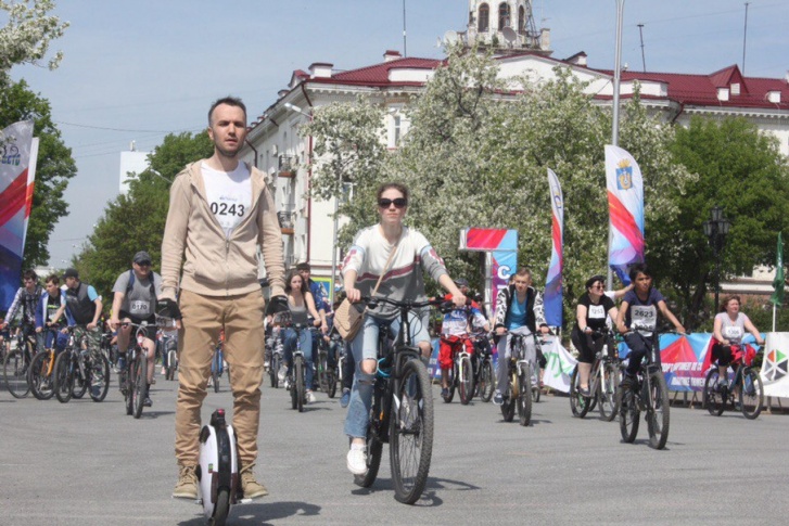Тюменцы прокатились по центральным улицам города и показали, что быть велосипедистом – это круто Тюменцы прокатились по центральным улицам города и показали, что быть велосипедистом – это круто