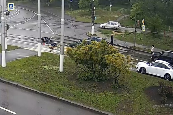 Мотоциклист в результате аварии не пострадал Мотоциклист в результате аварии не пострадал