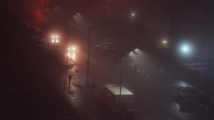 Вместо города белая пелена: тюменцы делятся фотографиями туманных улиц