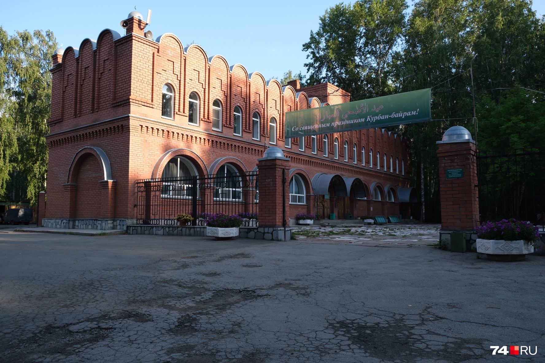 Верующих поздравляют с праздником Верующих поздравляют с праздником