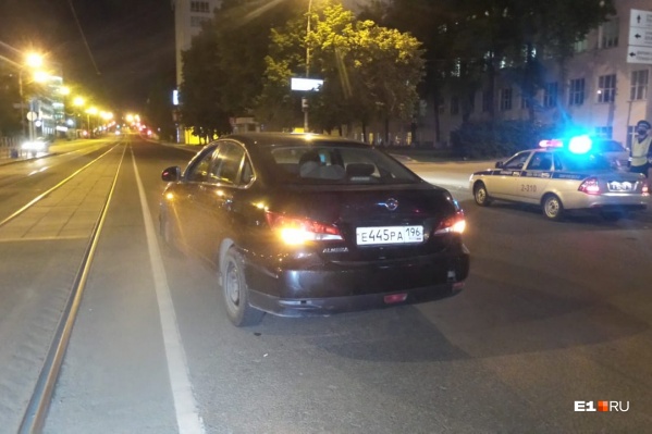 Nissan поворачивал направо, а велосипедист пытался пересечь дорогу Nissan поворачивал направо, а велосипедист пытался пересечь дорогу