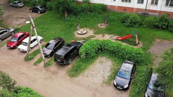 Я паркуюсь, как: будто дворы придумали для машин
