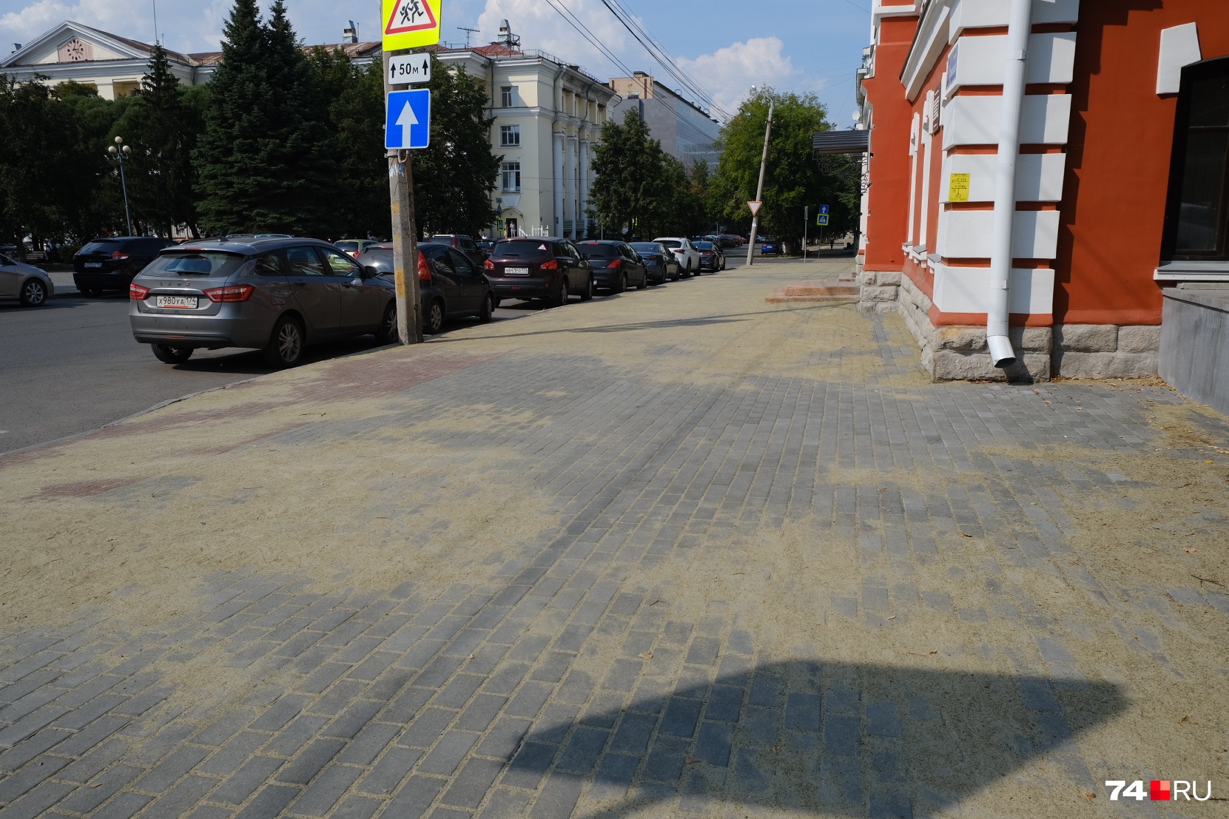 Кипящих работ тут не видно. Зато хорошо видно оставшийся после них песок Кипящих работ тут не видно. Зато хорошо видно оставшийся после них песок