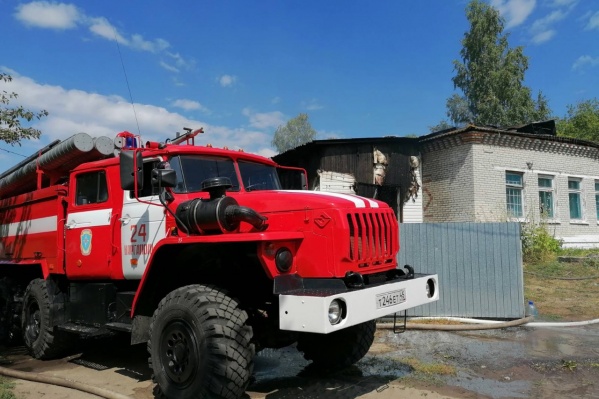 В Зауралье пожарные потушили возгорание в лагере «Лесная республика» В Зауралье пожарные потушили возгорание в лагере «Лесная республика»