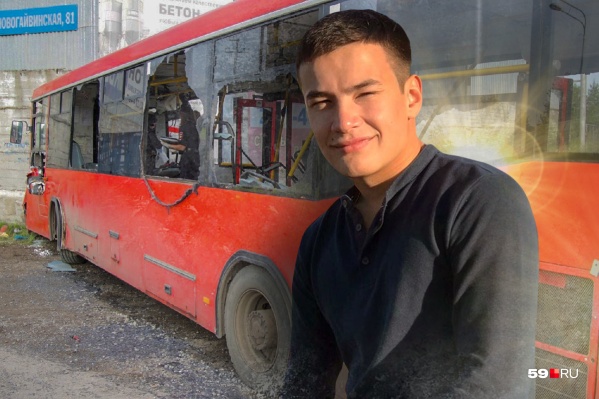 Данил Юлдашев один из первых пришел на выручку людям в разбившемся автобусе Данил Юлдашев один из первых пришел на выручку людям в разбившемся автобусе