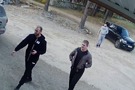 На заднем плане Александр Этвиш, на переднем Айказ Манукян (слева) и Роман Коротков<br> На заднем плане Александр Этвиш, на переднем Айказ Манукян (слева) и Роман Коротков<br>