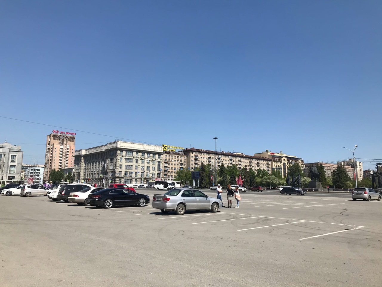 Новосибирцы освободили площадь Ленина Новосибирцы освободили площадь Ленина 