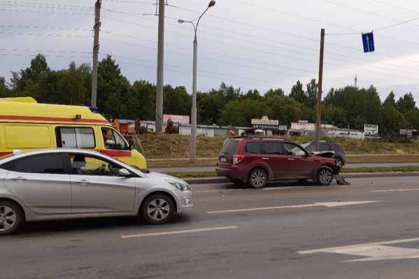 На место происшествия приехала машина реанимации На место происшествия приехала машина реанимации