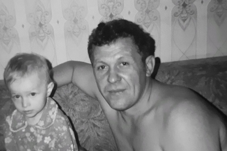 Алексей со старшей дочкой Таней в молодости