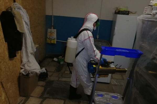 Рынок сразу же продезинфицировали специалисты Рынок сразу же продезинфицировали специалисты