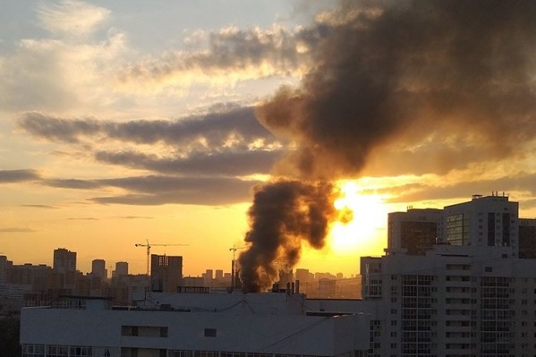 Дым от пожара было видно издалека Дым от пожара было видно издалека