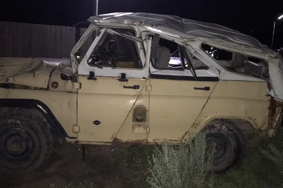 Мальчик взял уазик, пока дедушка не видел Мальчик взял уазик, пока дедушка не видел