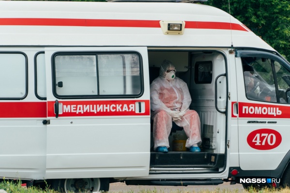 Медики продолжают оказывать помощь зараженным Медики продолжают оказывать помощь зараженным