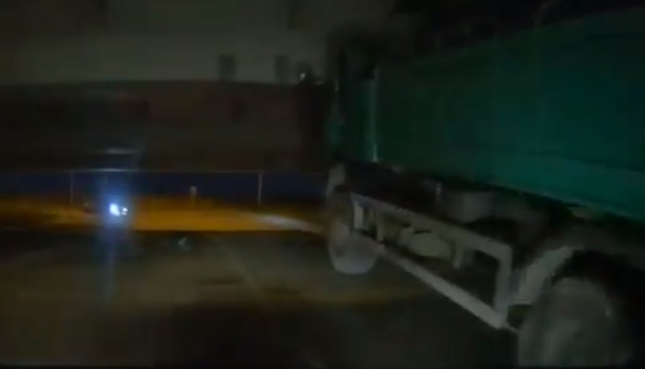 Скриншот из видео twitter.com/foolsbridge