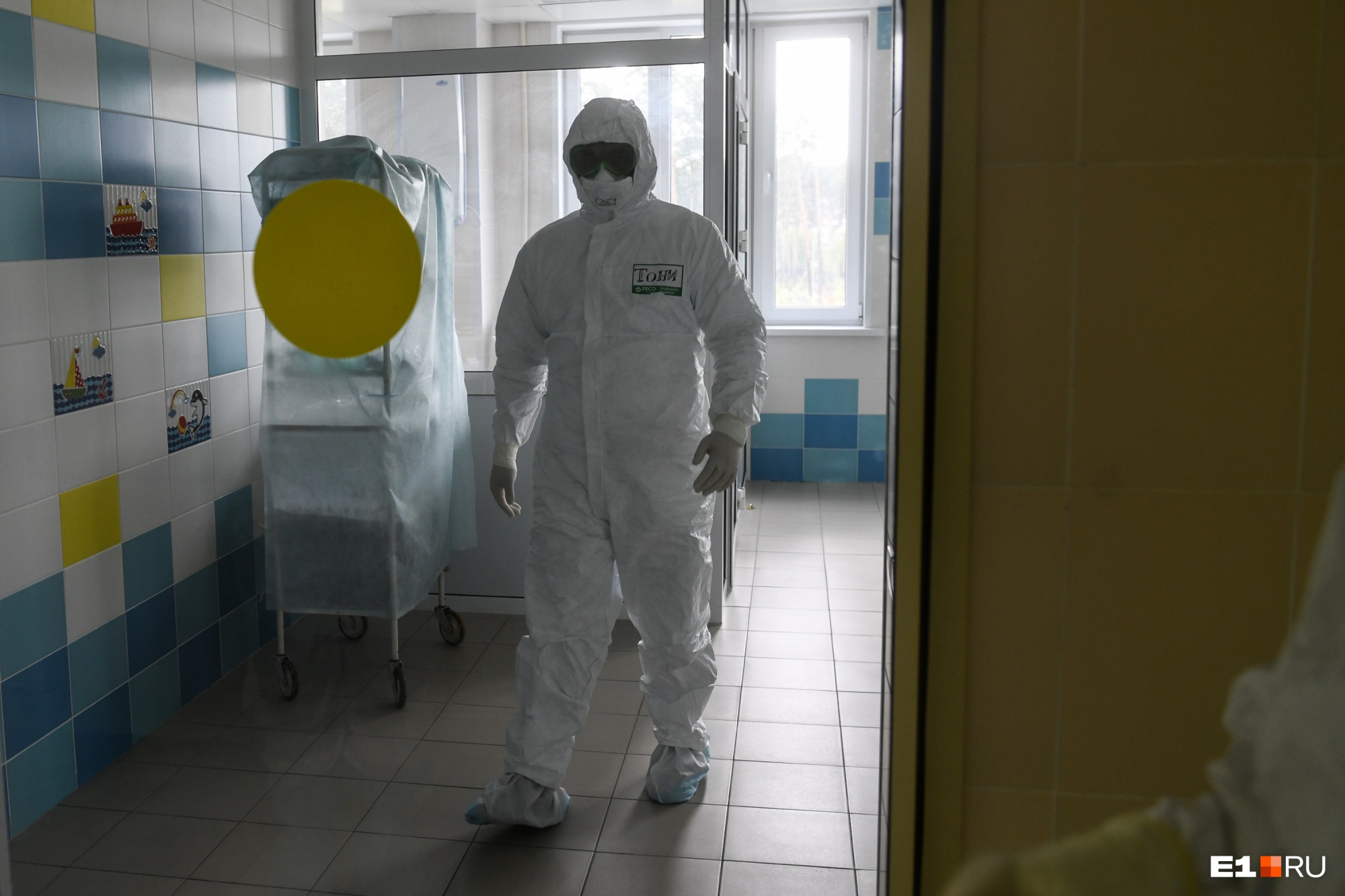 Зависли на пике: как проходит вторая волна коронавируса в Свердловской области