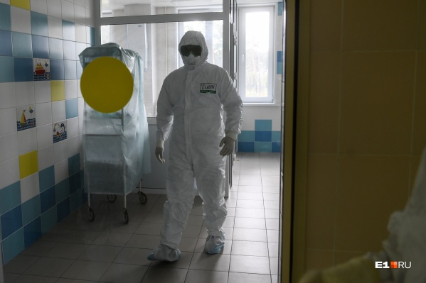 В области больше двух тысяч свободных коек для больных COVID-19, говорят власти В области больше двух тысяч свободных коек для больных COVID-19, говорят власти