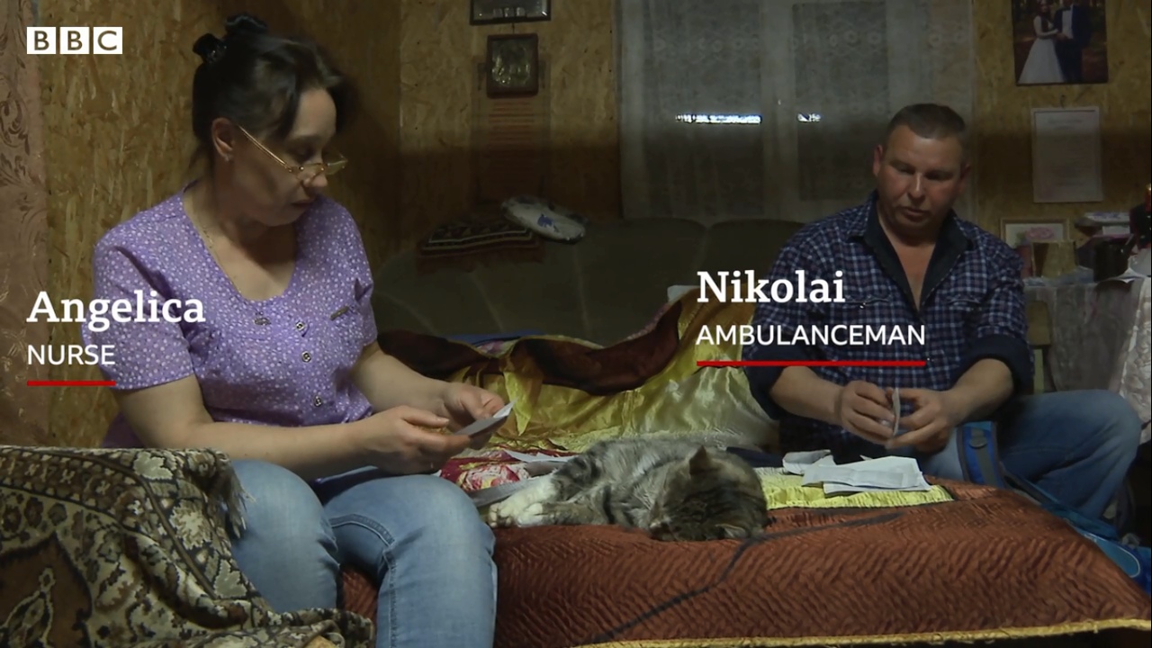 Два героя видеосюжета — медики из Коряжмы Два героя видеосюжета — медики из Коряжмы