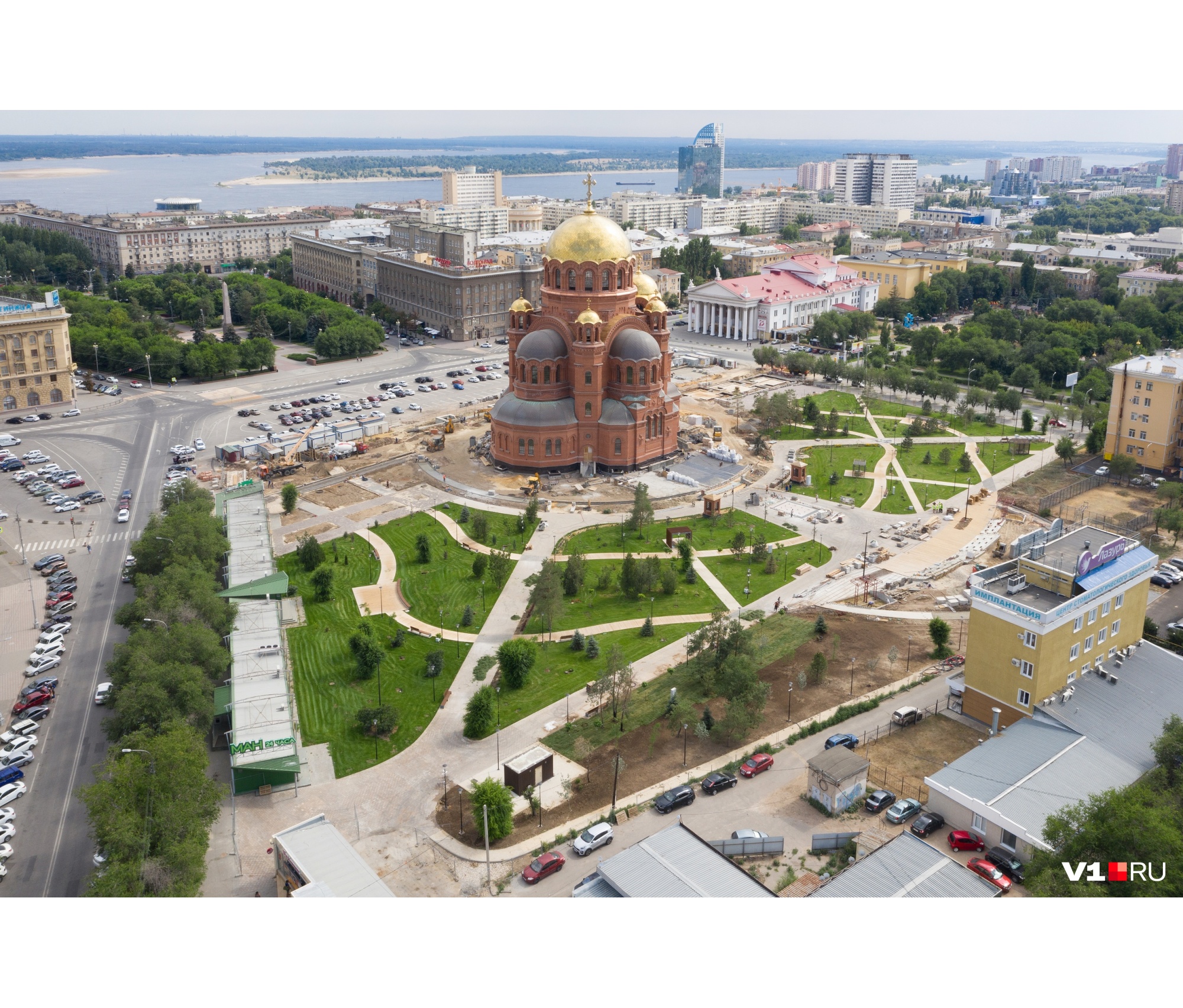 Всё закончить подрядчик должен в этом году Всё закончить подрядчик должен в этом году
