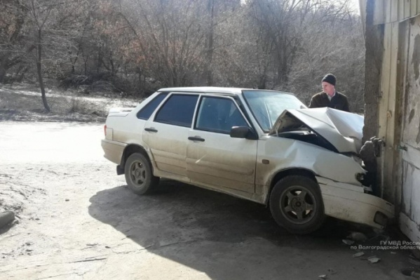 Женщина и двое ее детей в больнице Женщина и двое ее детей в больнице