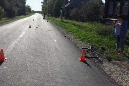 В момент аварии дети ехали по обочине на велосипедах В момент аварии дети ехали по обочине на велосипедах