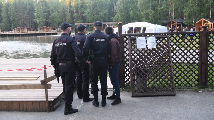 В парк Победы на Уралмаше, где устроили шумную вечеринку, прибыла полиция