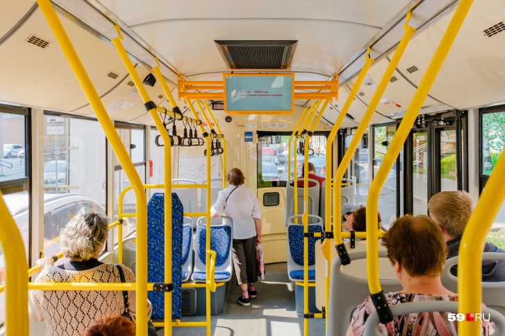 Сейчас бесплатные пересадки доступны на всех городских автобусах и трамваях