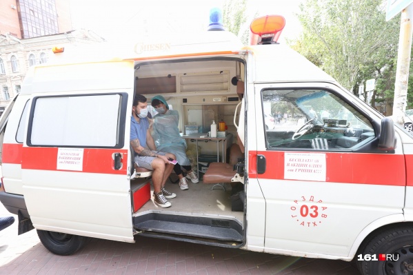 В передвижные пункты для вакцинации пришли больше 5,5 тысячи человек В передвижные пункты для вакцинации пришли больше 5,5 тысячи человек
