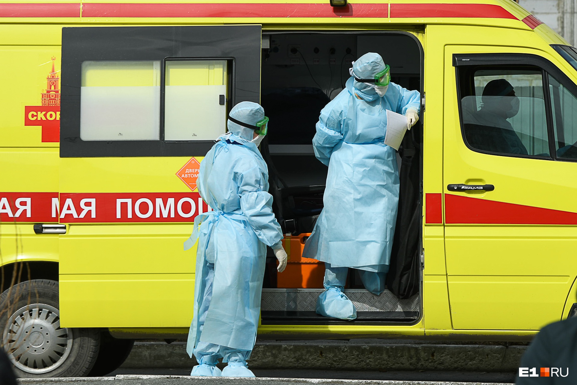 «Долго переносил заболевание на ногах»: в Свердловской области умер пациент с коронавирусом