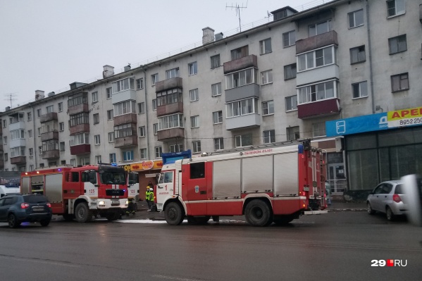 Заведение находится на Троицком проспекте, на первом этаже жилой пятиэтажки Заведение находится на Троицком проспекте, на первом этаже жилой пятиэтажки