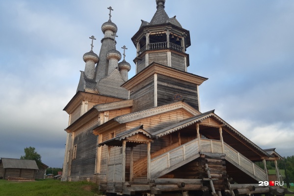 Это уникальная <a href="https://29.ru/text/culture/66172966/" target="_blank" class="_">Одигитриевская церковь</a> в деревне Кимжа в Мезенском районе. Сама деревня в 2017 году вошла в <a href="https://29.ru/text/gorod/60471531/" target="_blank" class="_">число самых красивых в стране</a> Это уникальная <a href="https://29.ru/text/culture/66172966/" target="_blank" class="_">Одигитриевская церковь</a> в деревне Кимжа в Мезенском районе. Сама деревня в 2017 году вошла в <a href="https://29.ru/text/gorod/60471531/" target="_blank" class="_">число самых красивых в стране</a>
