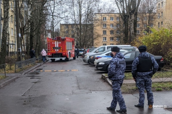На месте находятся спецслужбы На месте находятся спецслужбы