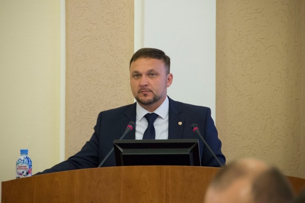 Глава Омского района хочет сменить подержанный седан на новый внедорожник Глава Омского района хочет сменить подержанный седан на новый внедорожник