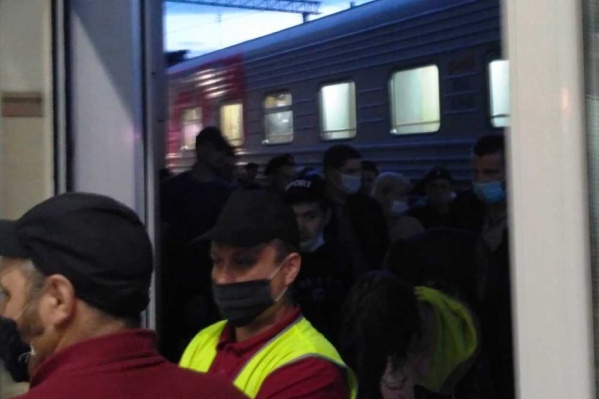 По словам Сергея, пассажирам поезда измеряли температуру дважды в день По словам Сергея, пассажирам поезда измеряли температуру дважды в день